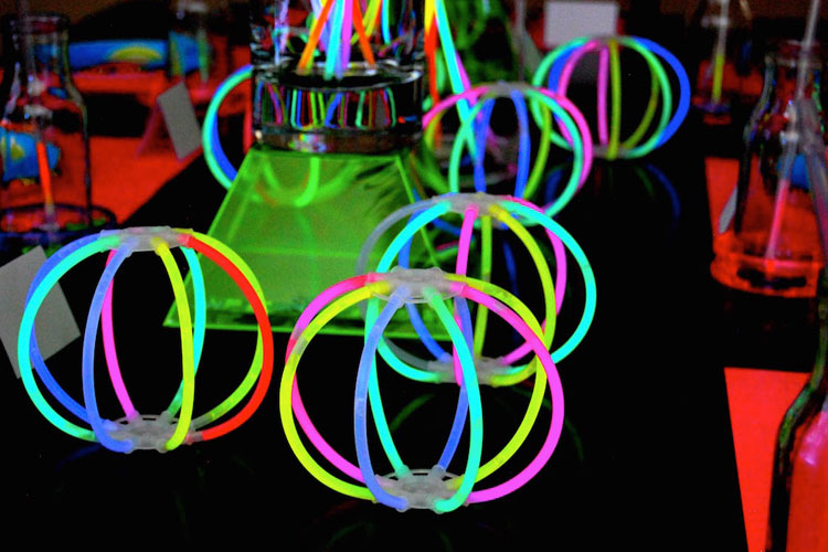 pelota fluorescente decoración 